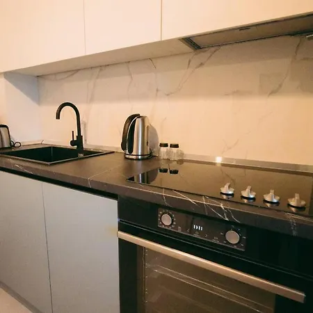 Apartament House By The 7