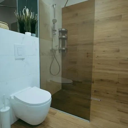 House By The 7 Bukareszt